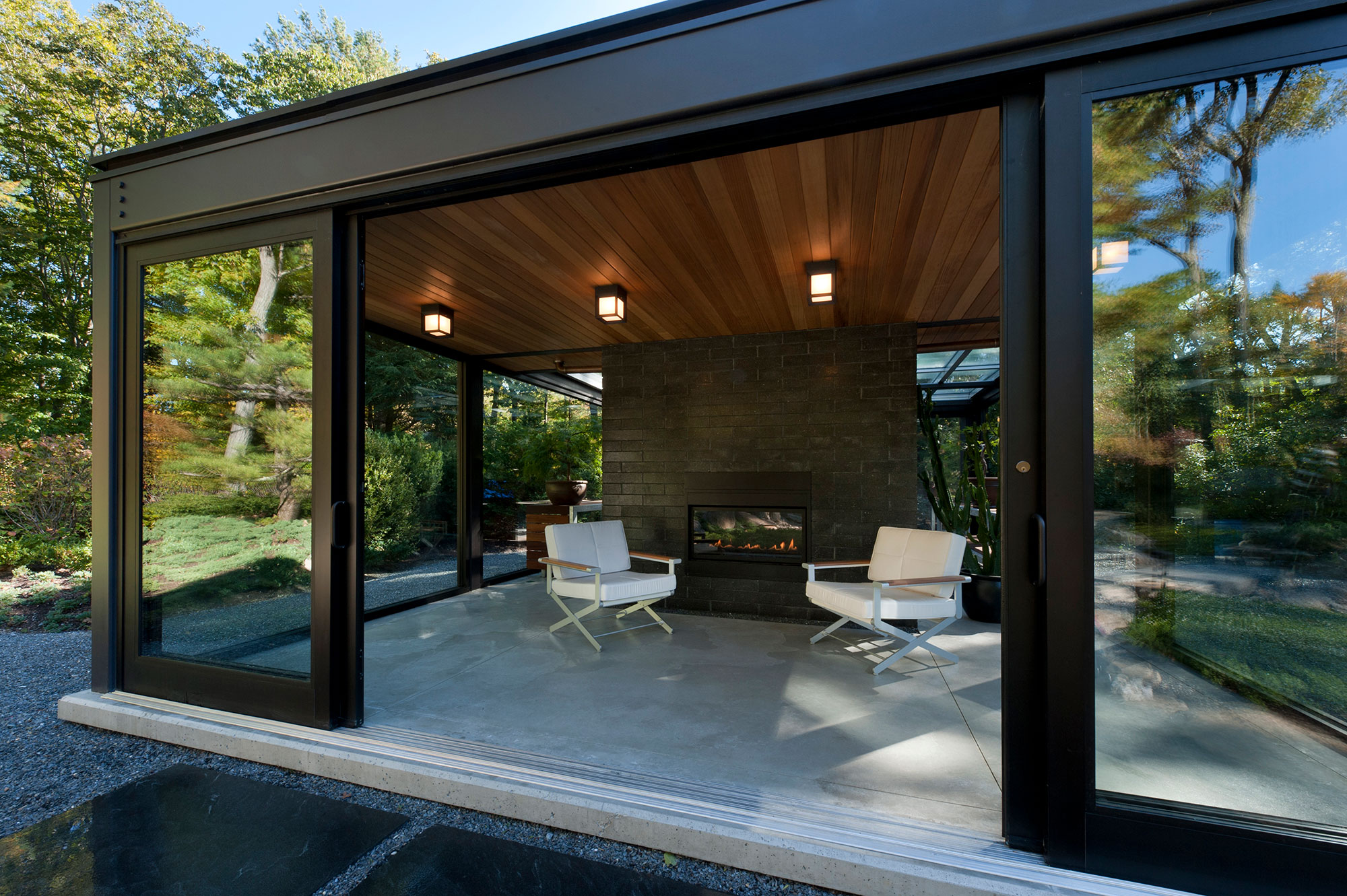 meditation studio with fireplace made of steel and glass