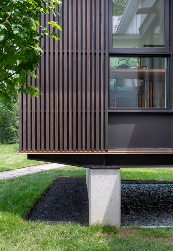 Screen and beam detail photo of contemporary building with modern materials.